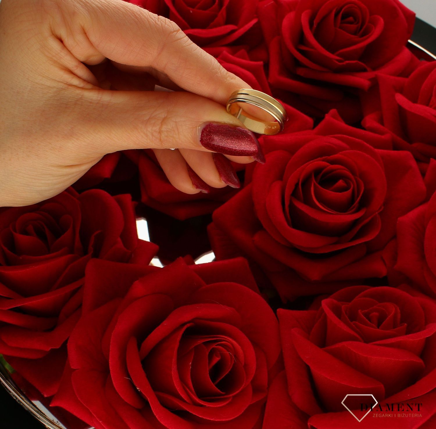 Złota obrączka ślubna 585 płaska biało–żółta – szerokość 5 mm.jpg